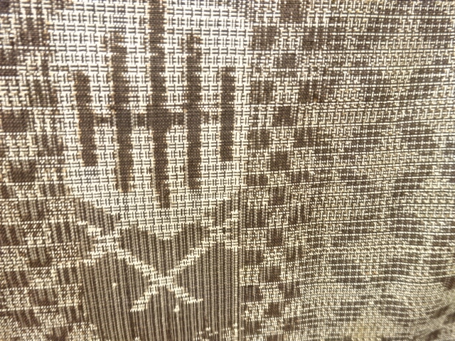 アンティーク　縞に幾何学模様織り出し本場泥大島紬着物(割り込み絣)